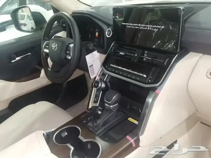 لاندكروزر L4 GXR ابيض بنزين سعودي 2024 9