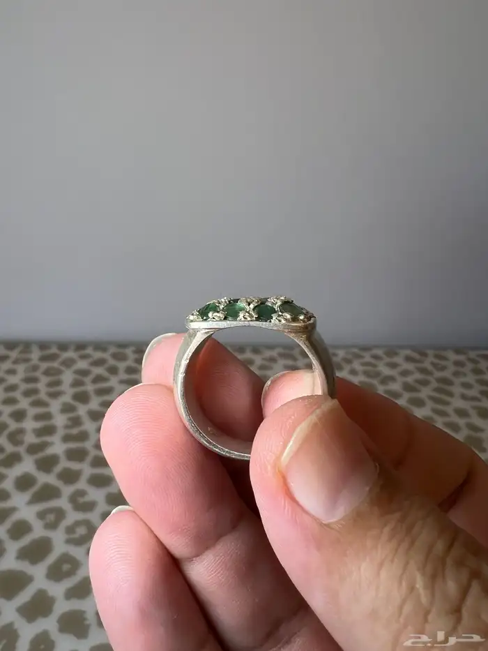 خاتم فضة مرصع بأحجار الزمرد 2