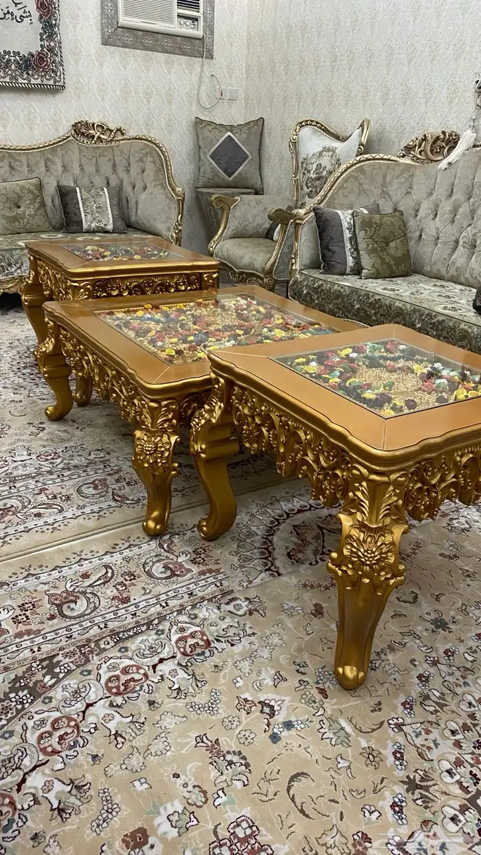 طاولات للبيع ذهبية اخو الجديد ونظيفه 0