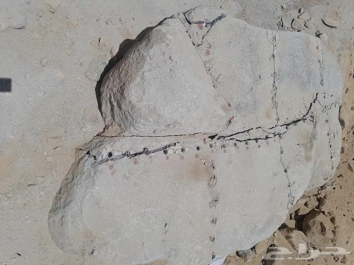 معلم حجر وتخريم الصخور وحفر الاراضي وبناء جدار الحجر 2