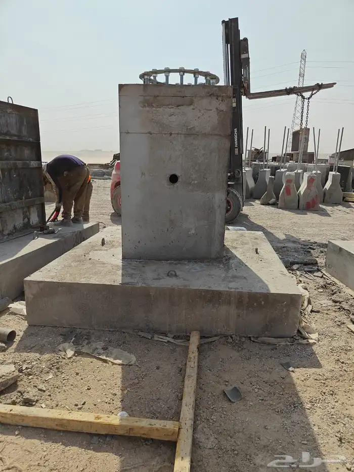 اعمدة وانارة   اعمدة دوكرية قواعد خرسانيه جميع انواع ليدات 43