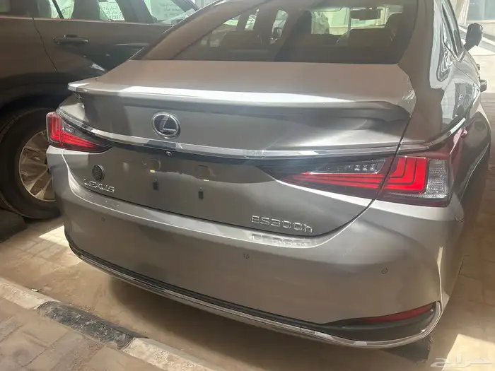 لكزس ES300 فئة AH هايبرد 2025 3