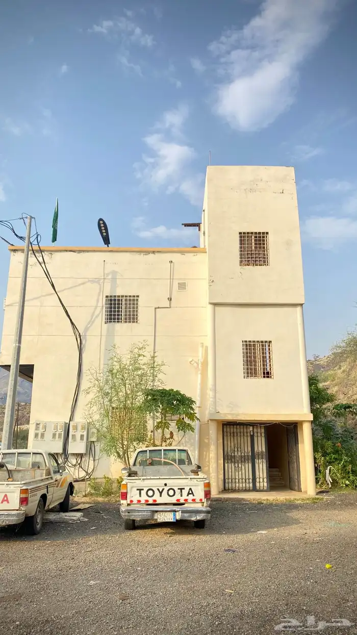 عمارة تجارية للإيجار بالمخواة 1