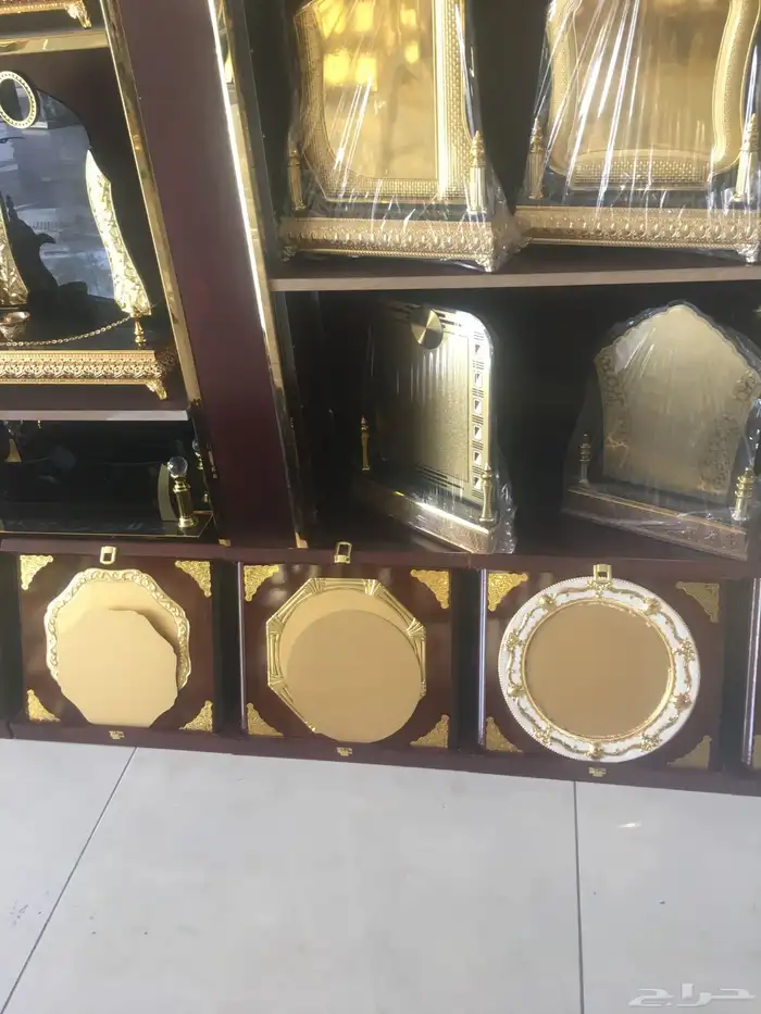 دروع تذكارية وسيوف 1