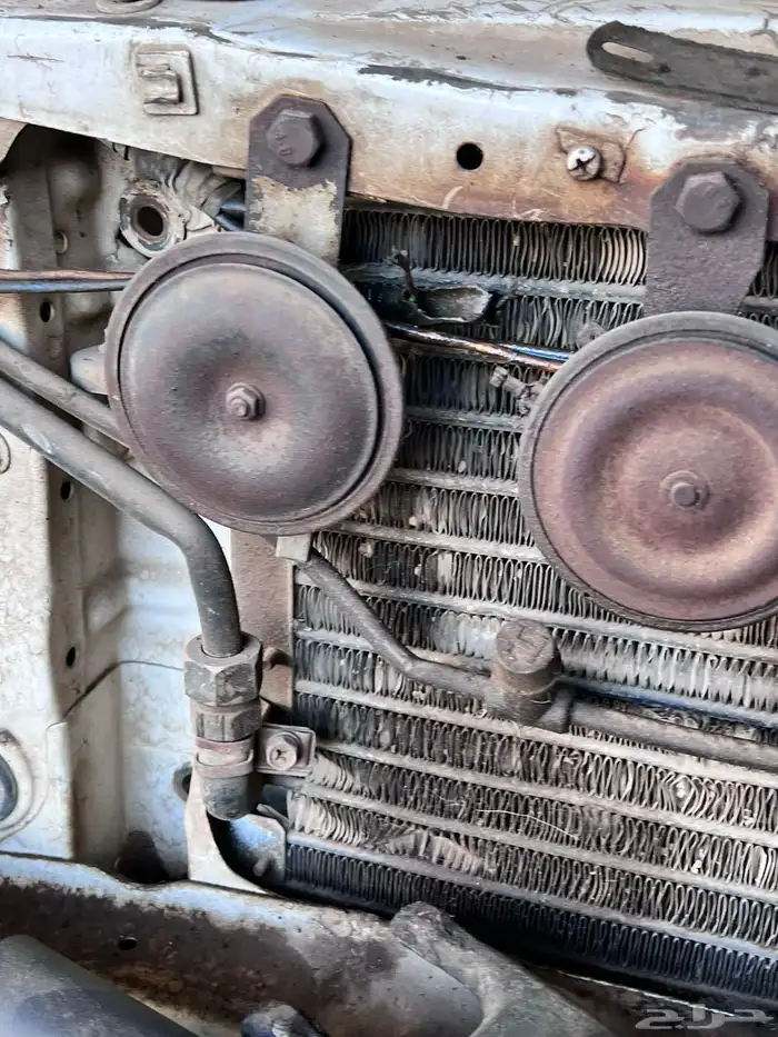 سلام عليكم ياعيال عندي قطع جيب ربع عندي طارة جيب ربع 13