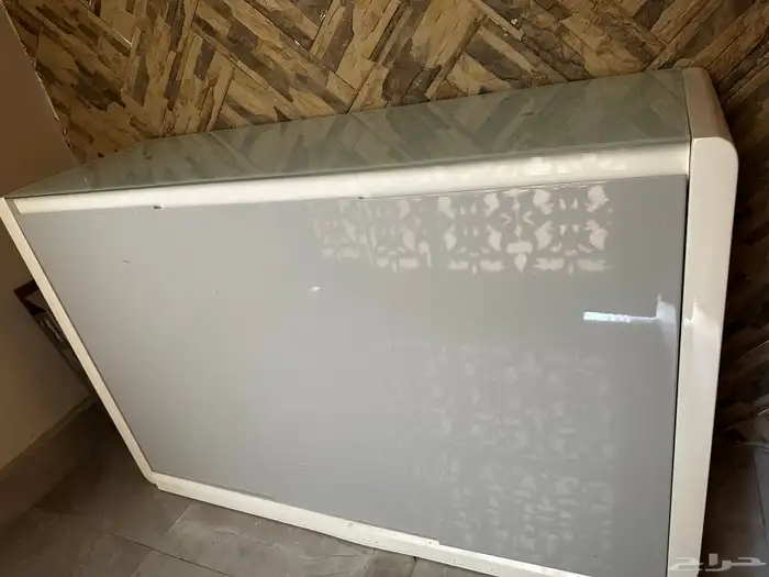 خزانه للبيع شبه جديده تصلح للجزم او ادوات البيت ب 350. 0