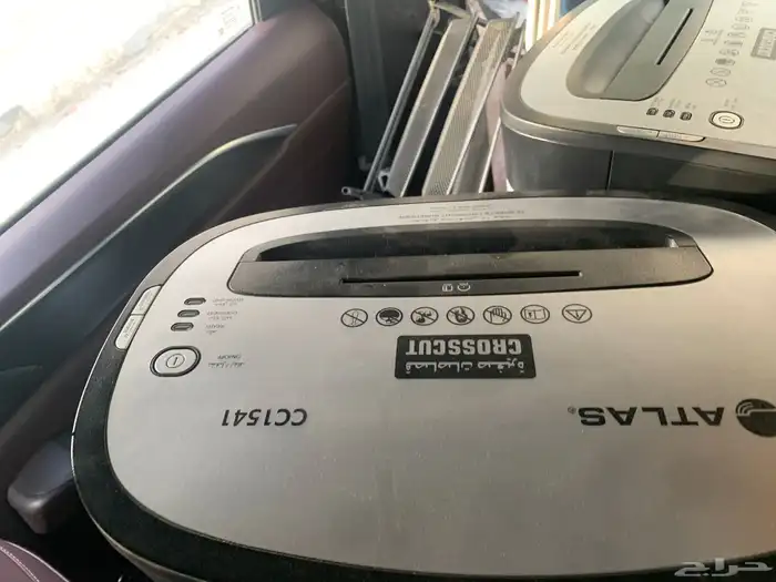 مكينة تقطيع أوراق وأسطوانات مدمجة ومزود فيزا ووظيفيه 0