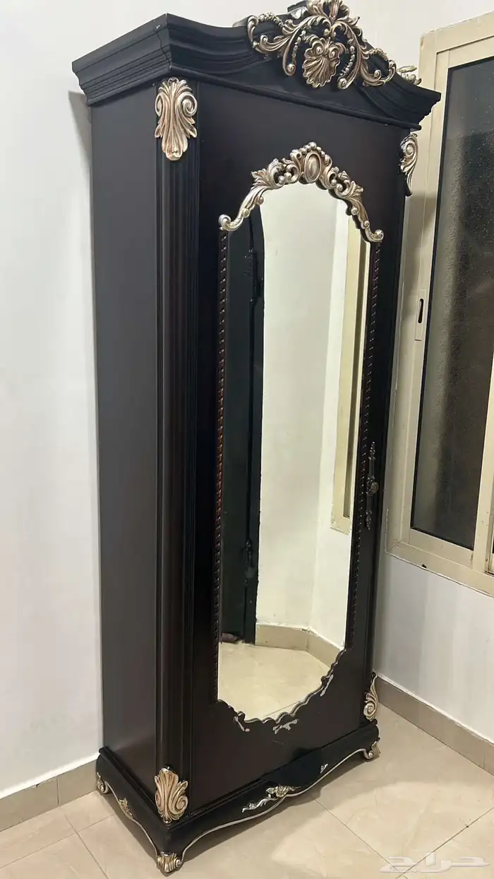 دولاب ملابس او عبايات 2