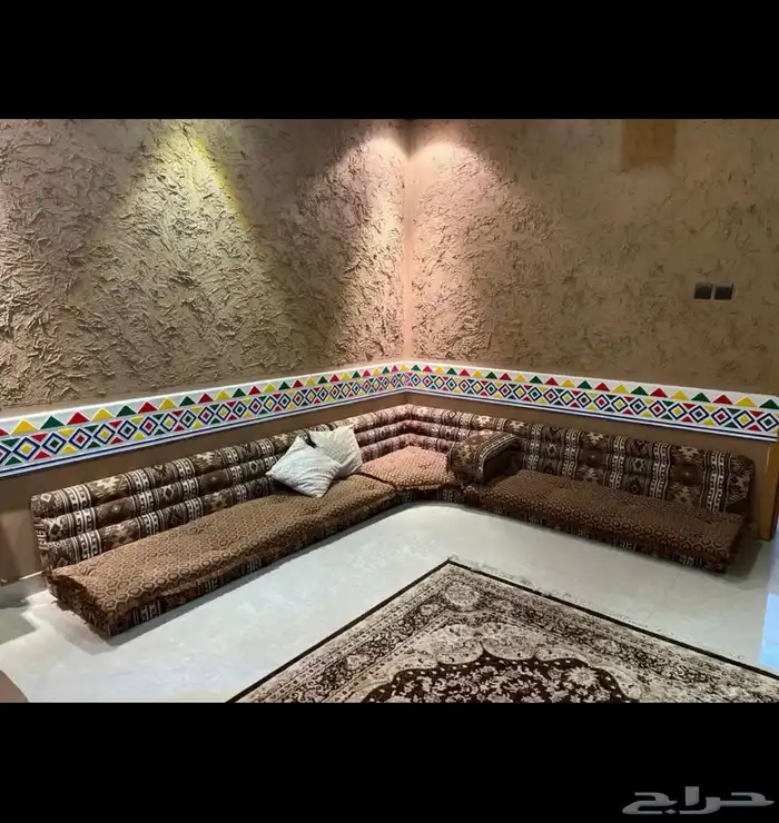 مجلس أرضي شبه جديد 1