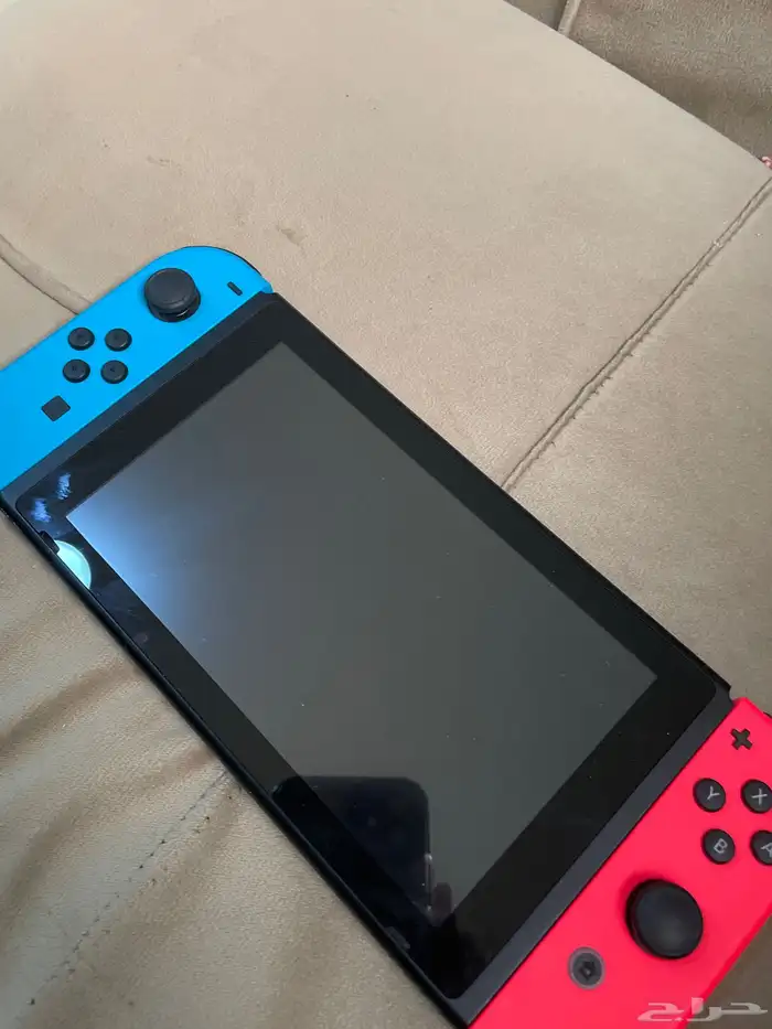 نيتندو سويتش للبيع مايعاني من خدش او شي نيتندو سويتش العادي 0
