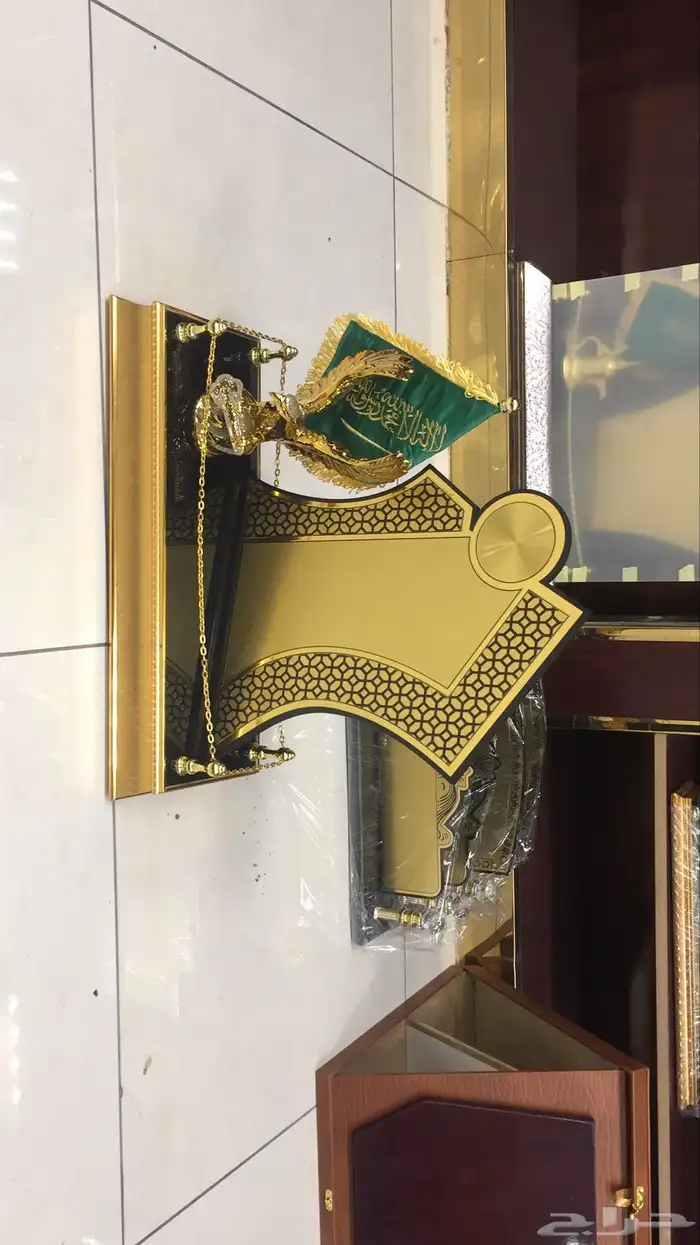 دروع تذكارية وسيوف 51