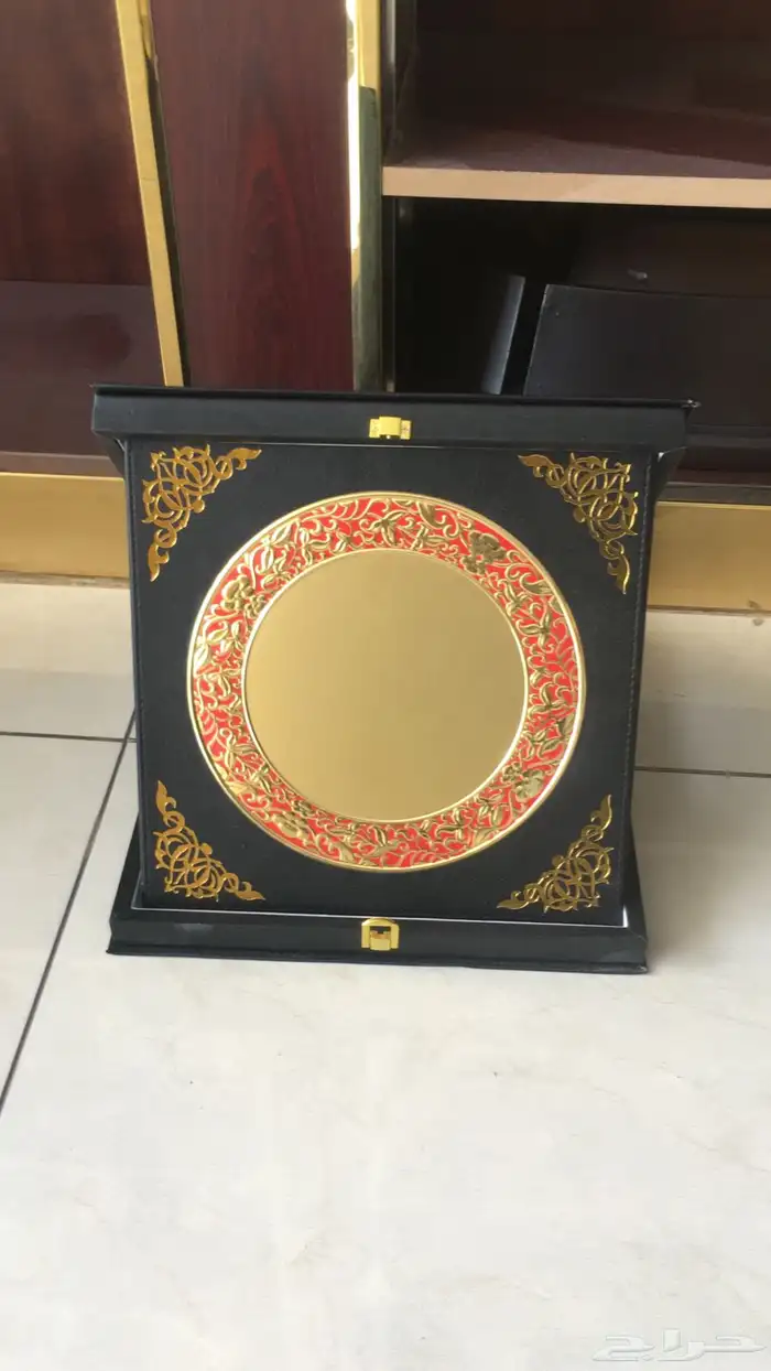 دروع تذكارية وسيوف 6