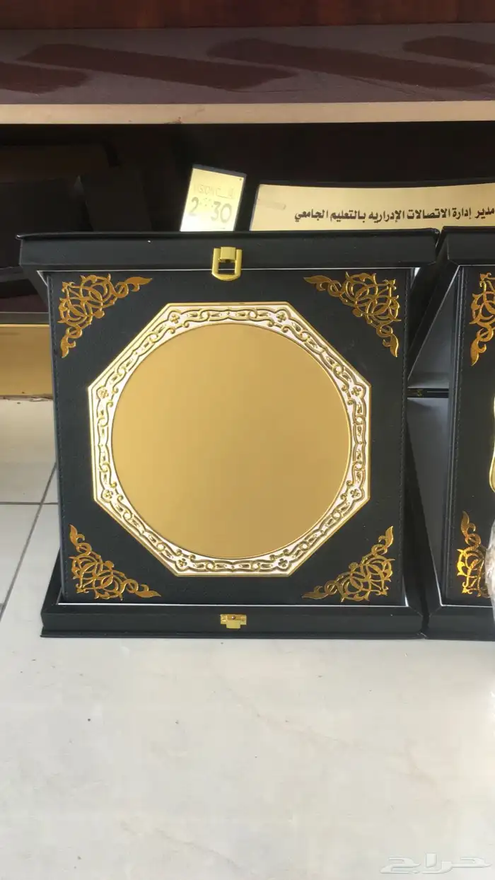 دروع تذكارية وسيوف 4