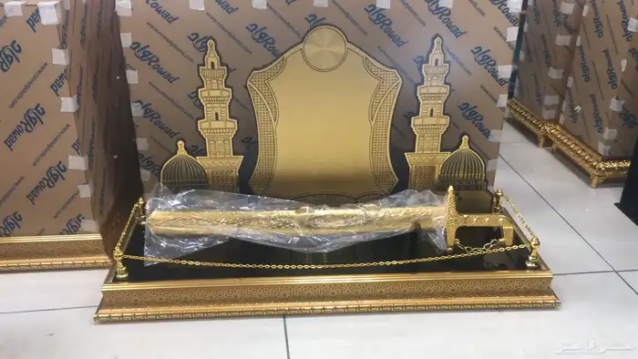 دروع تذكارية وسيوف 29