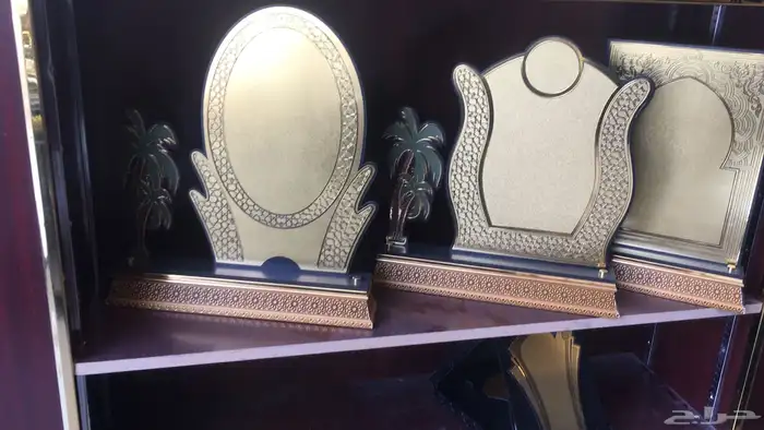 دروع تذكارية وسيوف 32