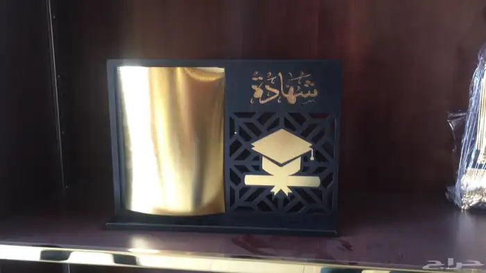 دروع تذكارية وسيوف 7