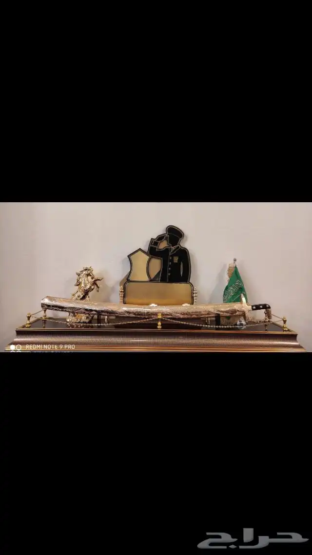 دروع تذكارية وسيوف 61