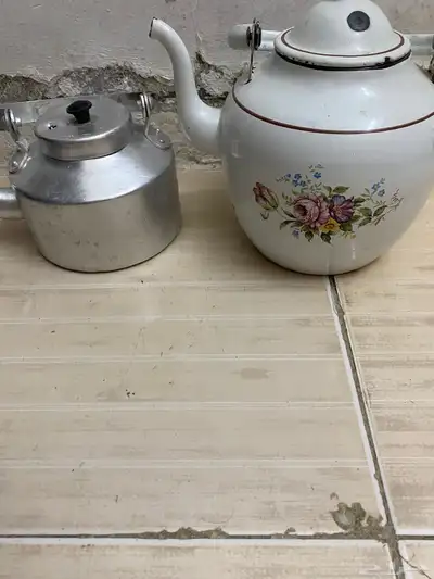 اباريق يوغسلافيه وابو تاج الهندي ب 150 ريال 0