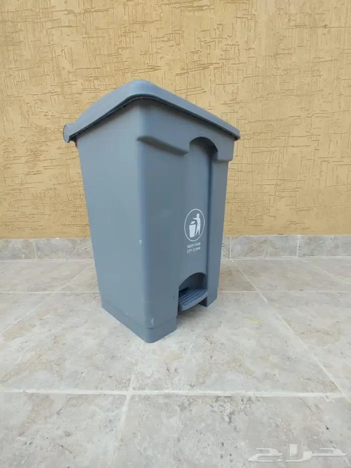 براميل نفايات بلاستيكية بدعسة مع كفرات 17