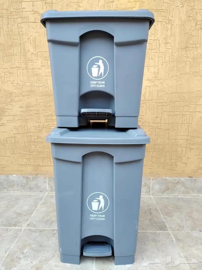 براميل نفايات بلاستيكية بدعسة مع كفرات 18