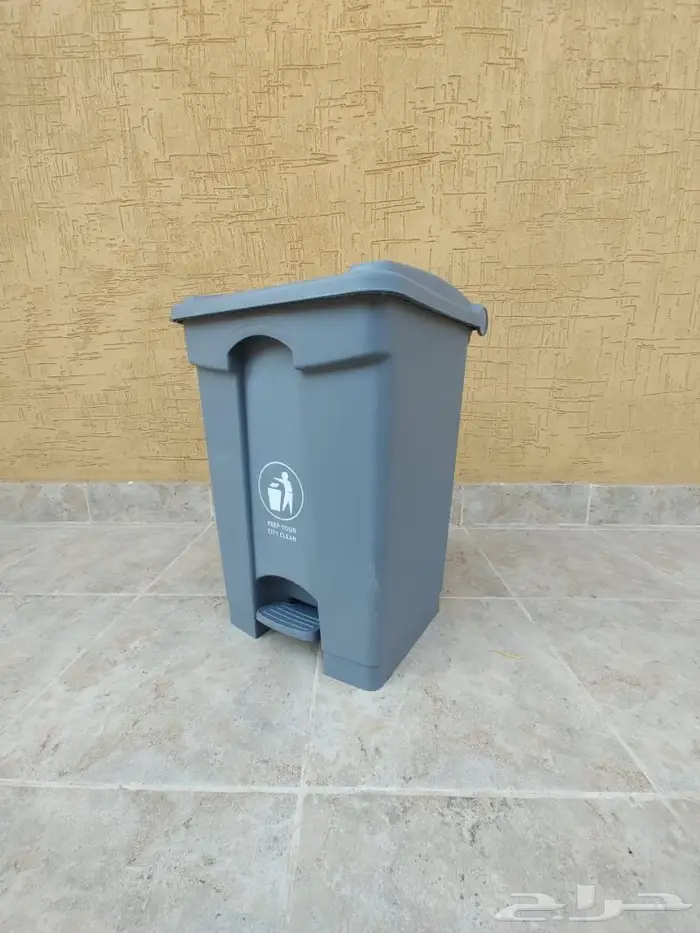 براميل نفايات بلاستيكية بدعسة مع كفرات 22