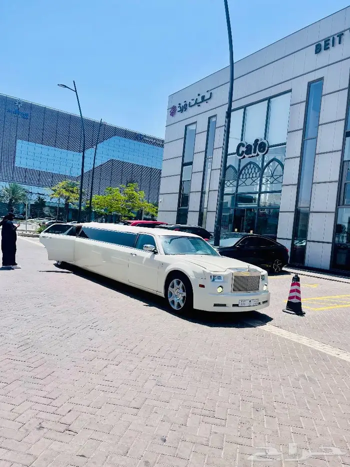 ليموزين مميزة vip انواعها الوحيدة في مملكة مايباخ رولز 27