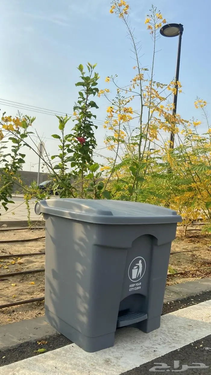 براميل نفايات بلاستيكية بدعسة مع كفرات 28