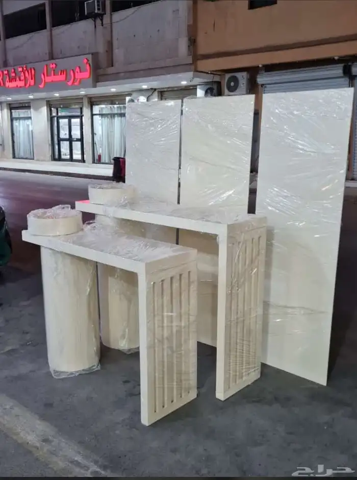 طاولات وطاولات ومداخل 50