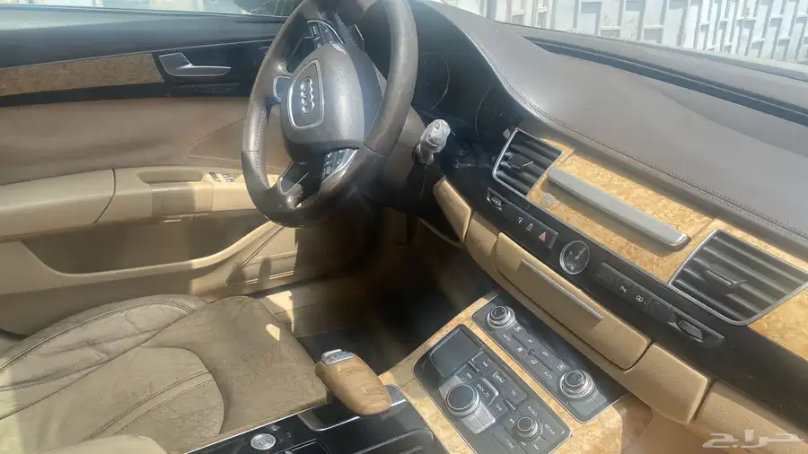 اودي A8 1