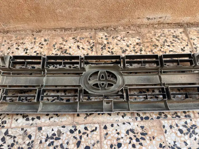 شبك جيب ربع مستخدم نظيف الي فيه غبار 2010حتى2012 1