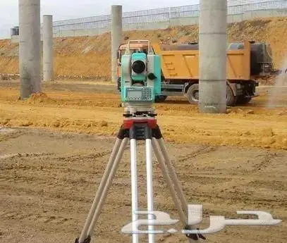 فريق مساحة GPS مع Total Station جاهز للعمل 0