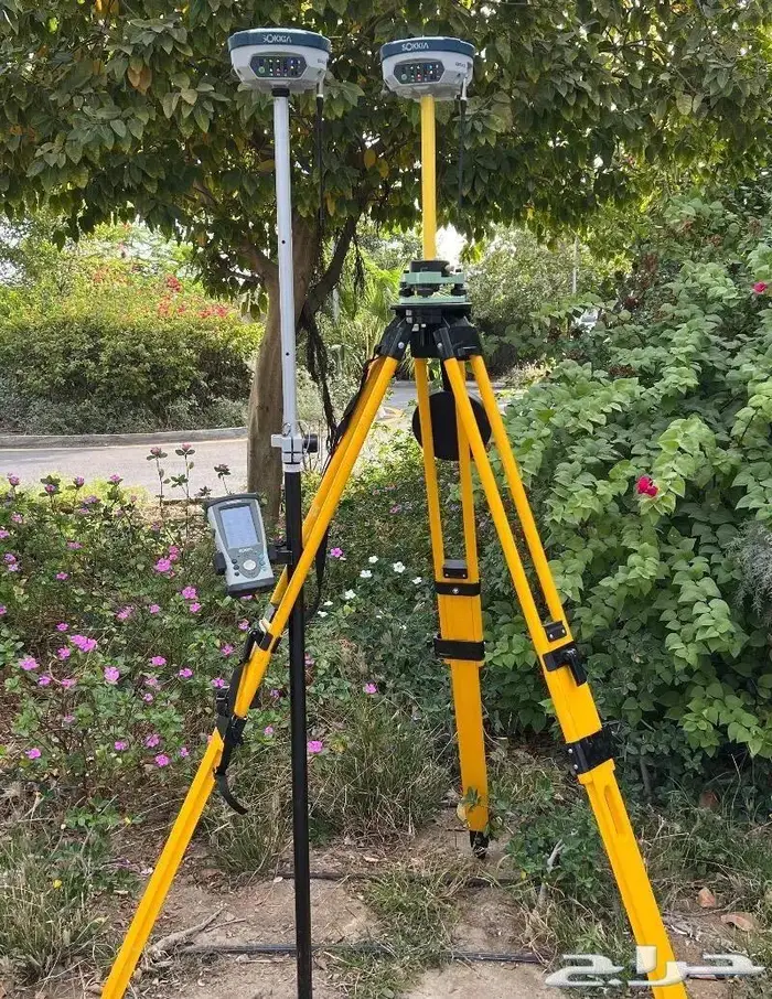 فريق مساحة GPS مع Total Station جاهز للعمل 4