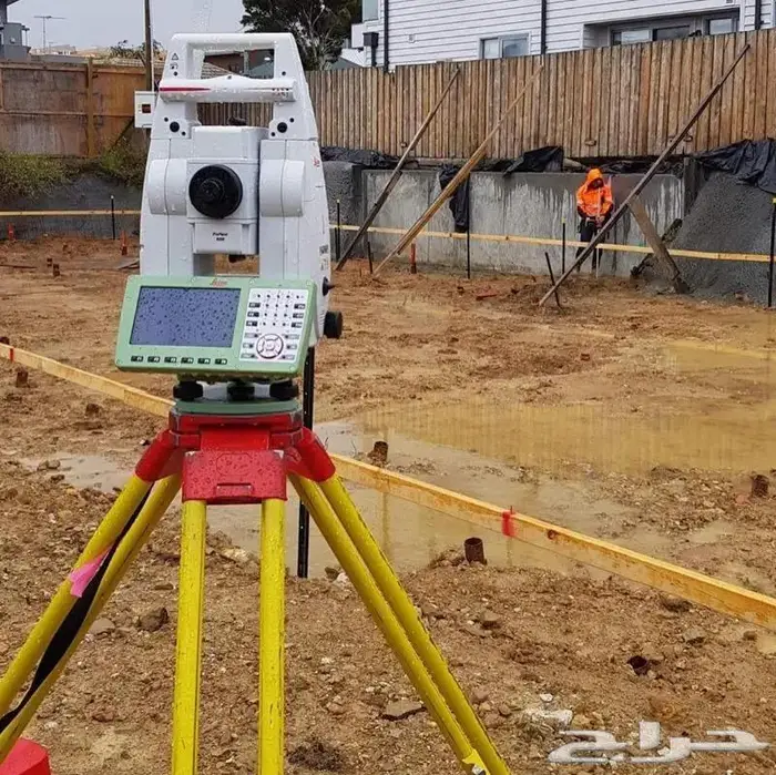 فريق مساحة GPS مع Total Station جاهز للعمل 6
