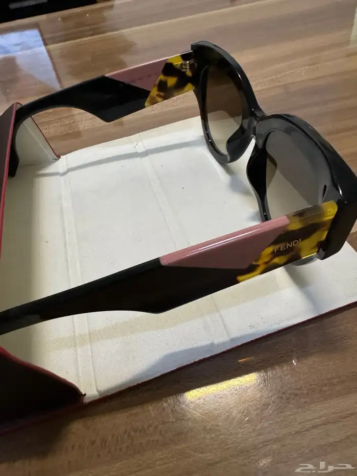 2 نظاره شمسيه نسائيه فندي وكرستان ديور 1