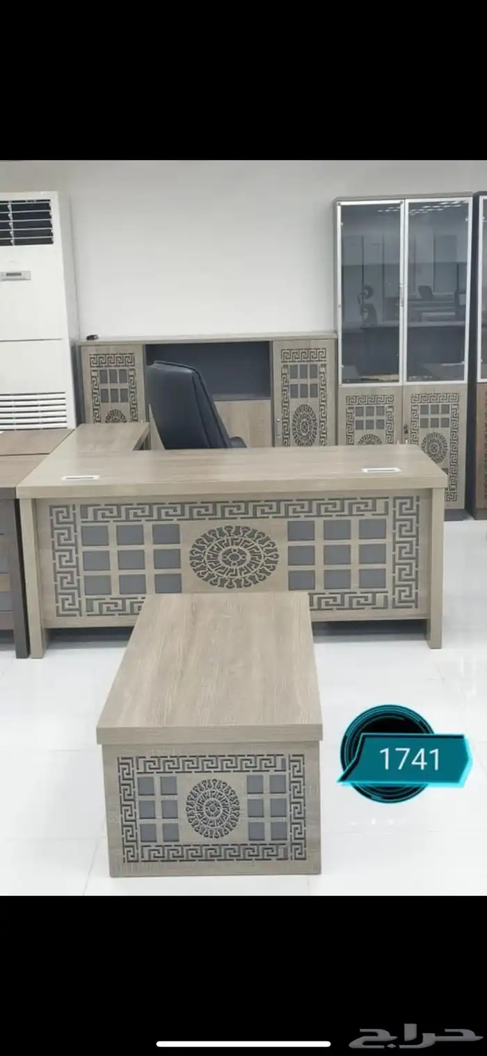 اثاث المكاتب جديد   طاولات مدير  كنب مكتبي  دولاب كتب  لوكر 17