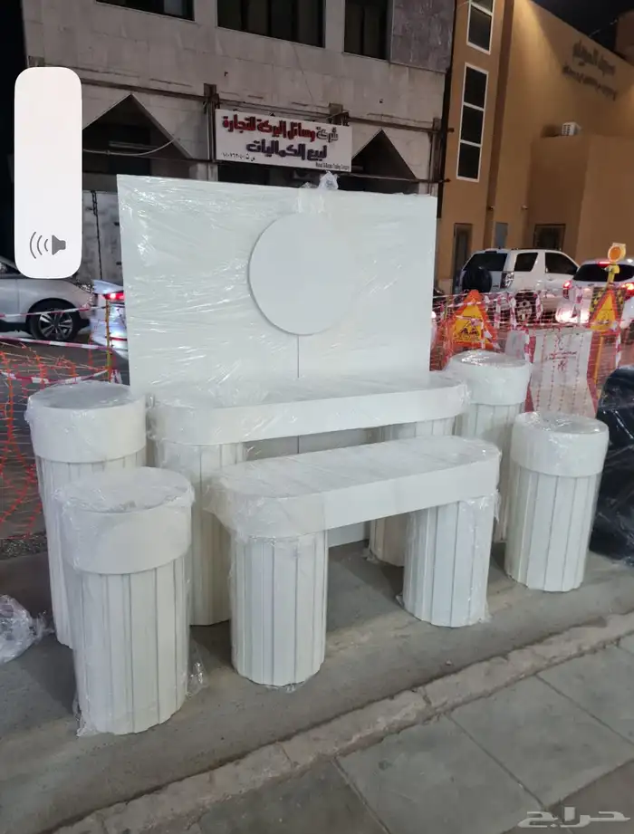 طاولات وطاولات خدمه ومداخل  0 2