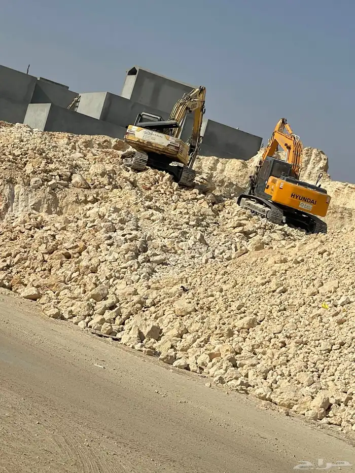 معدات ثقيلة للايجار اليومي والشهري 8