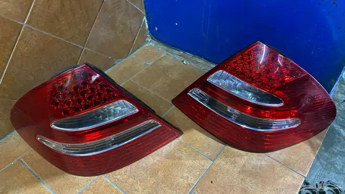 للبيع اسطبات مرسيدس خلفية W211 0