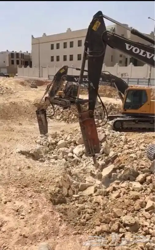 معدات ثقيلة للايجار اليومي والشهري 9