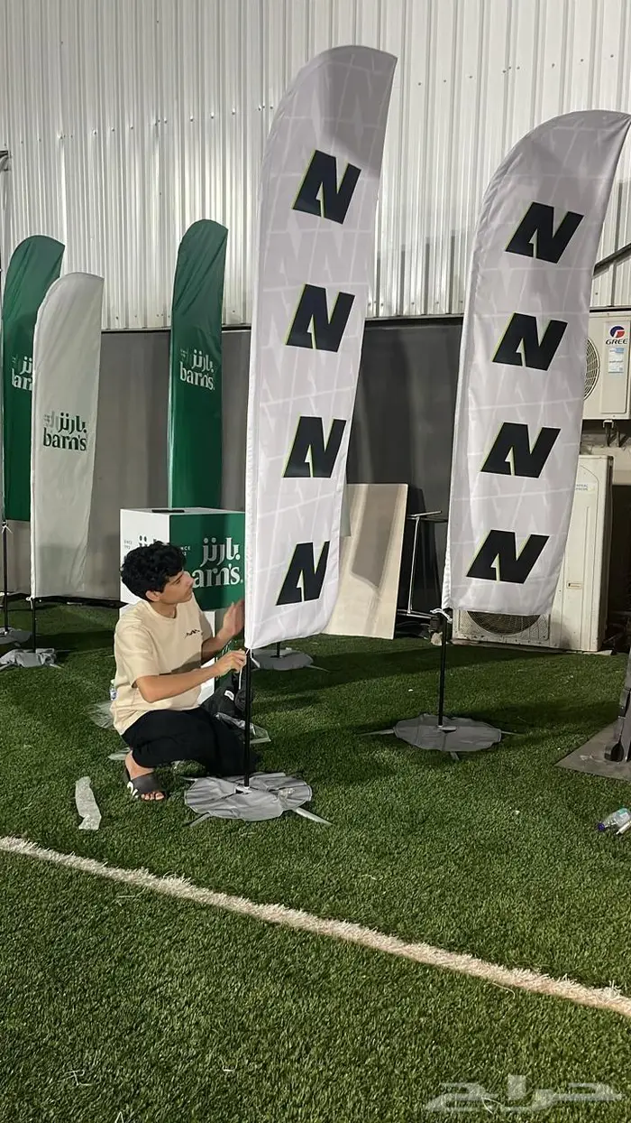 اعلام كبيرة مع سارية متحركه 3