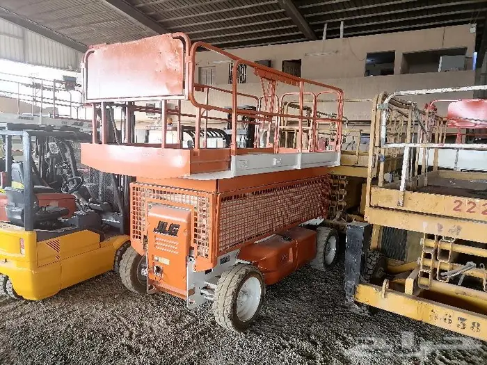 سيزر لفت JLG أمريكى 14م يعمل بالكهرباء للإيجار والبيع 1