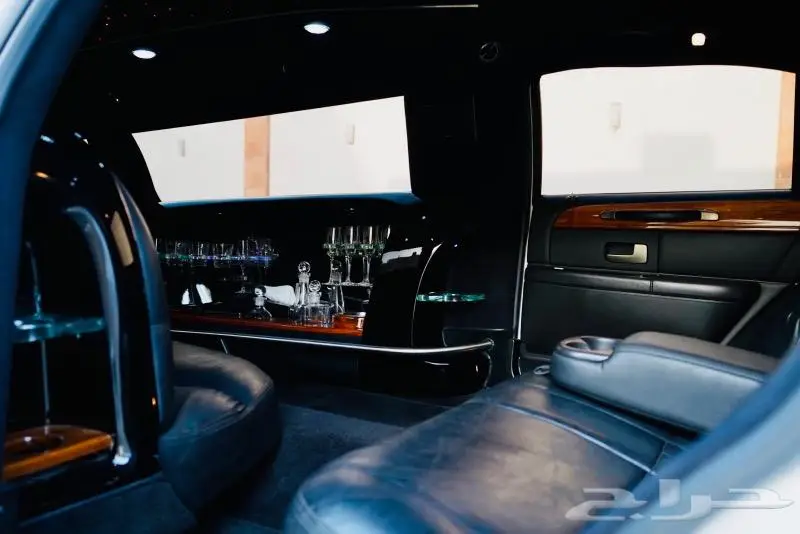 افخم ليموزينات رويال ليمو مميز vip مايباخ رولز تاون كار 42