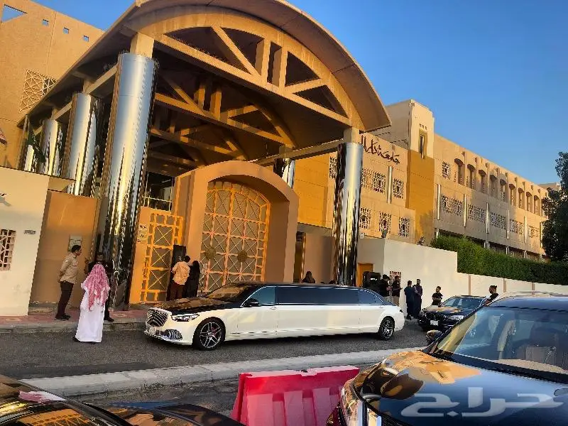 افخم ليموزينات رويال ليمو مميز vip مايباخ رولز تاون كار 5