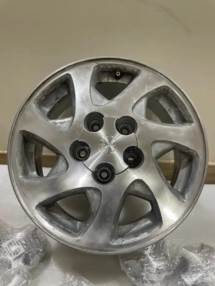 اغطية جنوط كامري 2001 - 2002 3