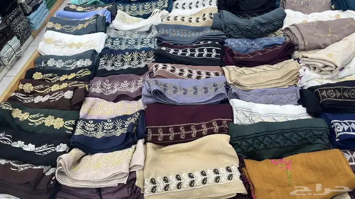 للبيع طرحات نسائية وعبايات نسائية جديدة 7