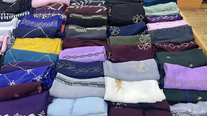 للبيع طرحات نسائية وعبايات نسائية جديدة 6