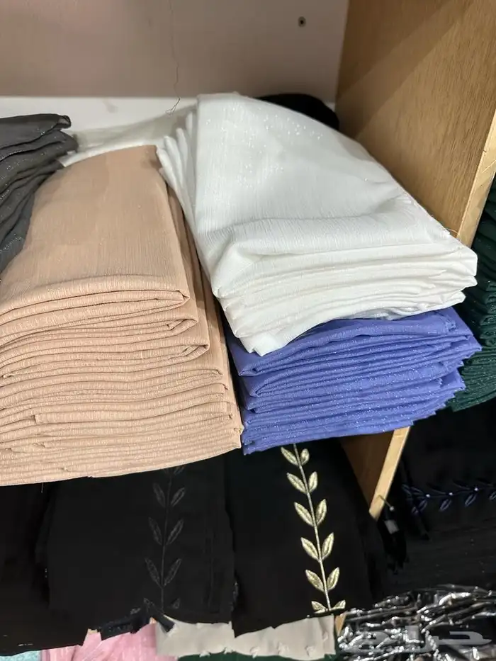 للبيع طرحات نسائية وعبايات نسائية جديدة 2