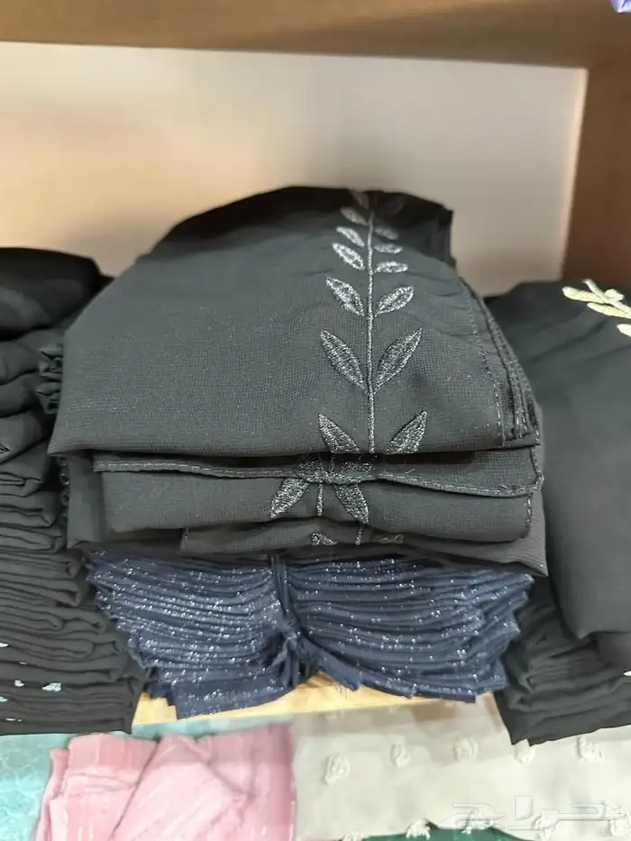 للبيع طرحات نسائية وعبايات نسائية جديدة 1