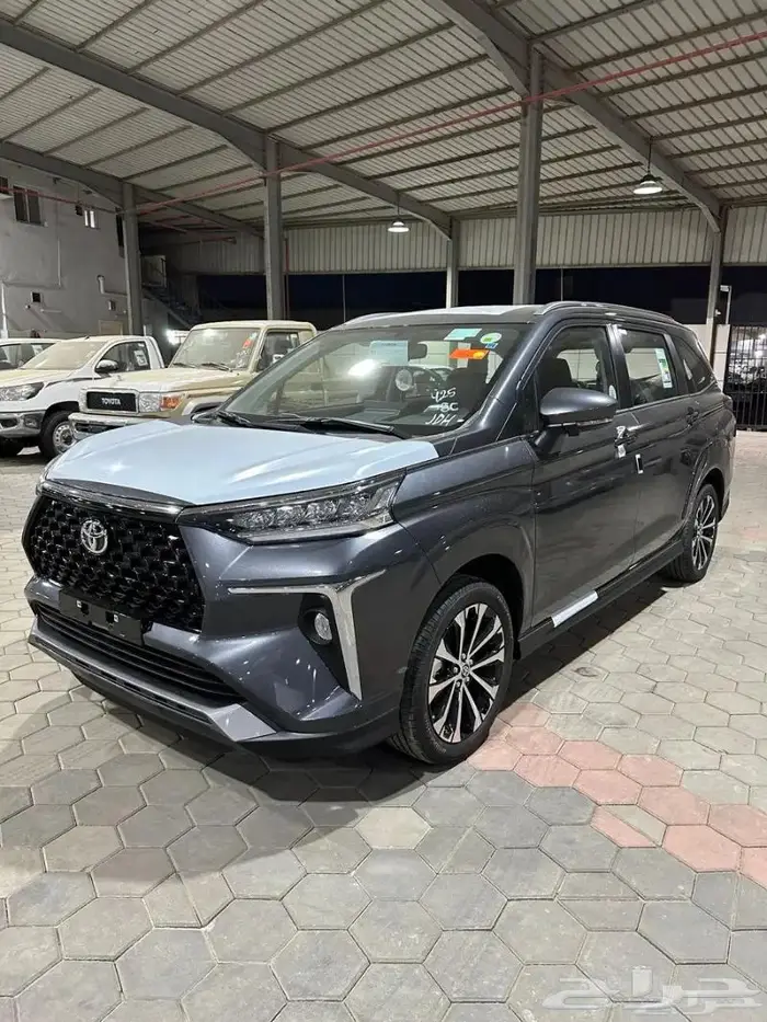 تويوتا فيلوز GLX 2025 1