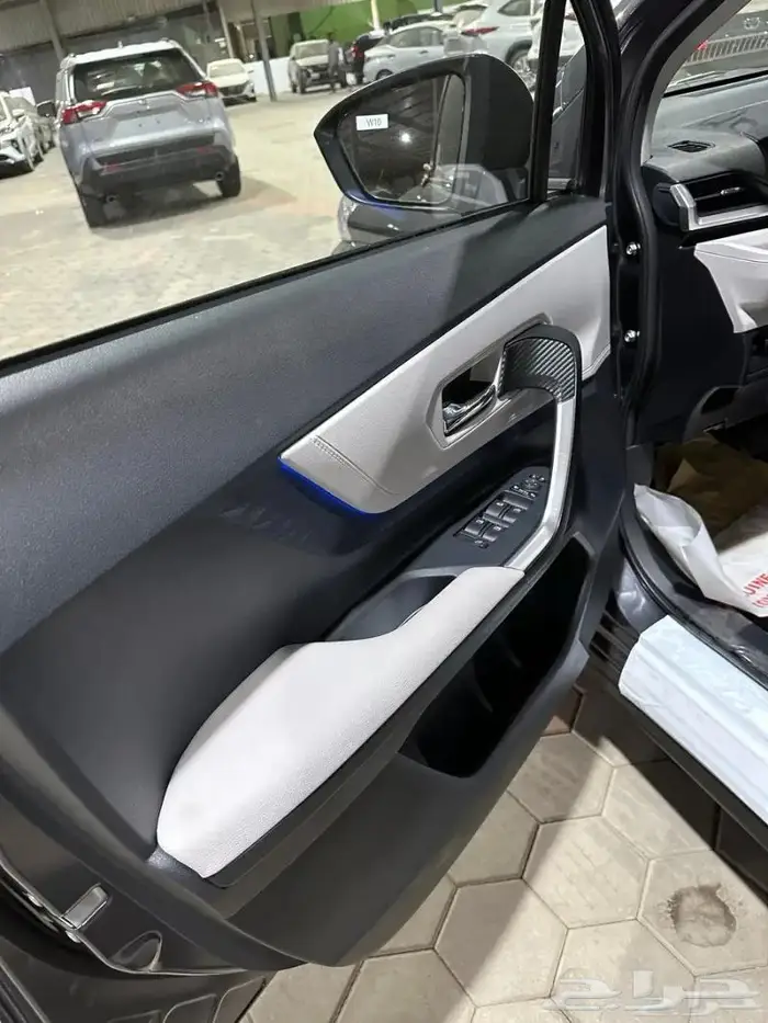 تويوتا فيلوز GLX 2025 3